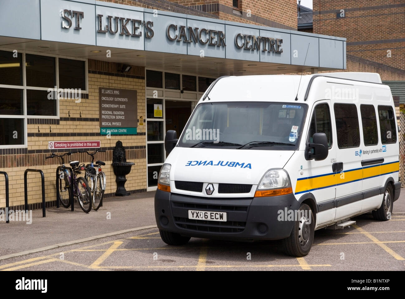Ingresso al San Luca s Cancer Center presso il NHS Royal Surrey County Hospital di Guildford, Inghilterra, Regno Unito. Giugno 2008. Foto Stock