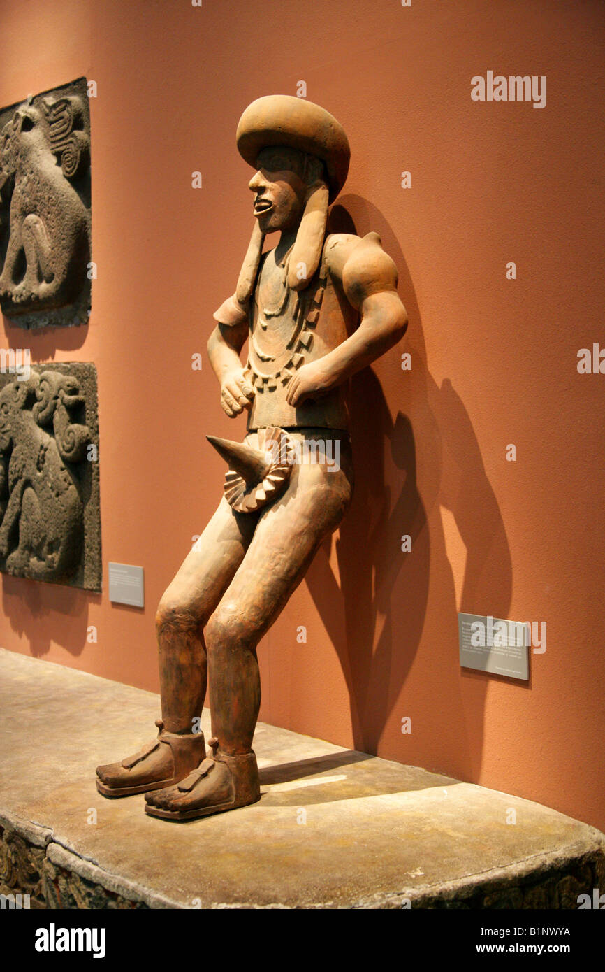 Precolombiana statua azteca, Museo Nazionale di Antropologia e il parco Chapultepec, Città del Messico, Messico Foto Stock