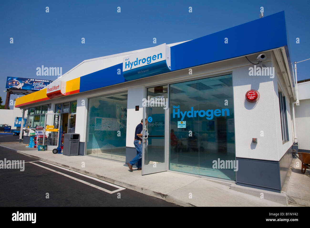 La stazione Shell è il primo retail idrogeno stazione di rifornimento in California, West Los Angeles Stati Uniti d'America. Aperto il 26 giugno 2008 Foto Stock