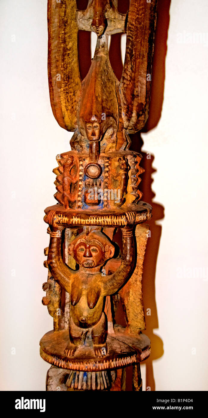 Igala Nigeria del XIX secolo la ricchezza di potenza corna animali armi pipe madre gameboard warrior Foto Stock