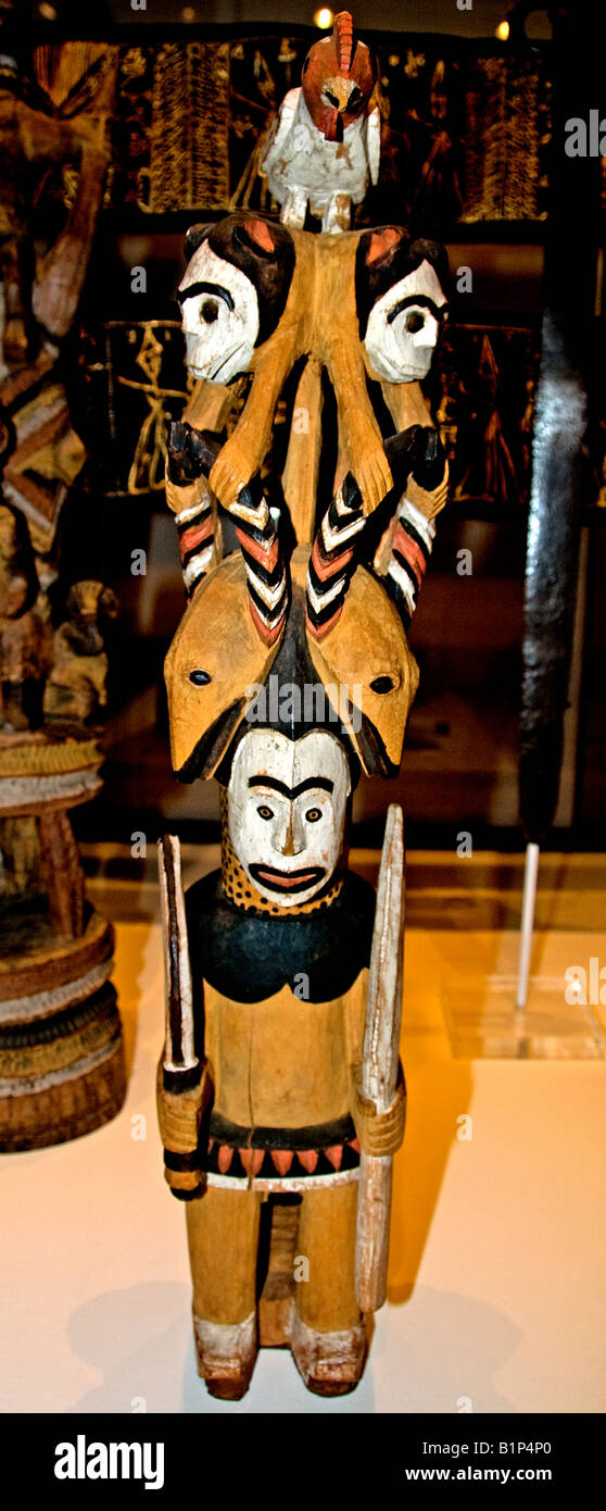 Ikenga igbo a sud-est della Nigeria del xx secolo spada machete altari della mano per Igbo warfare caccia pesca agricoltura. maschera Foto Stock