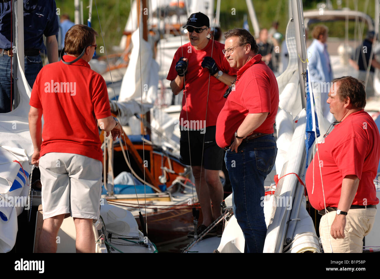 Regata a vela con assenza di vento sul Reno Reno a Colonia. Foto Stock