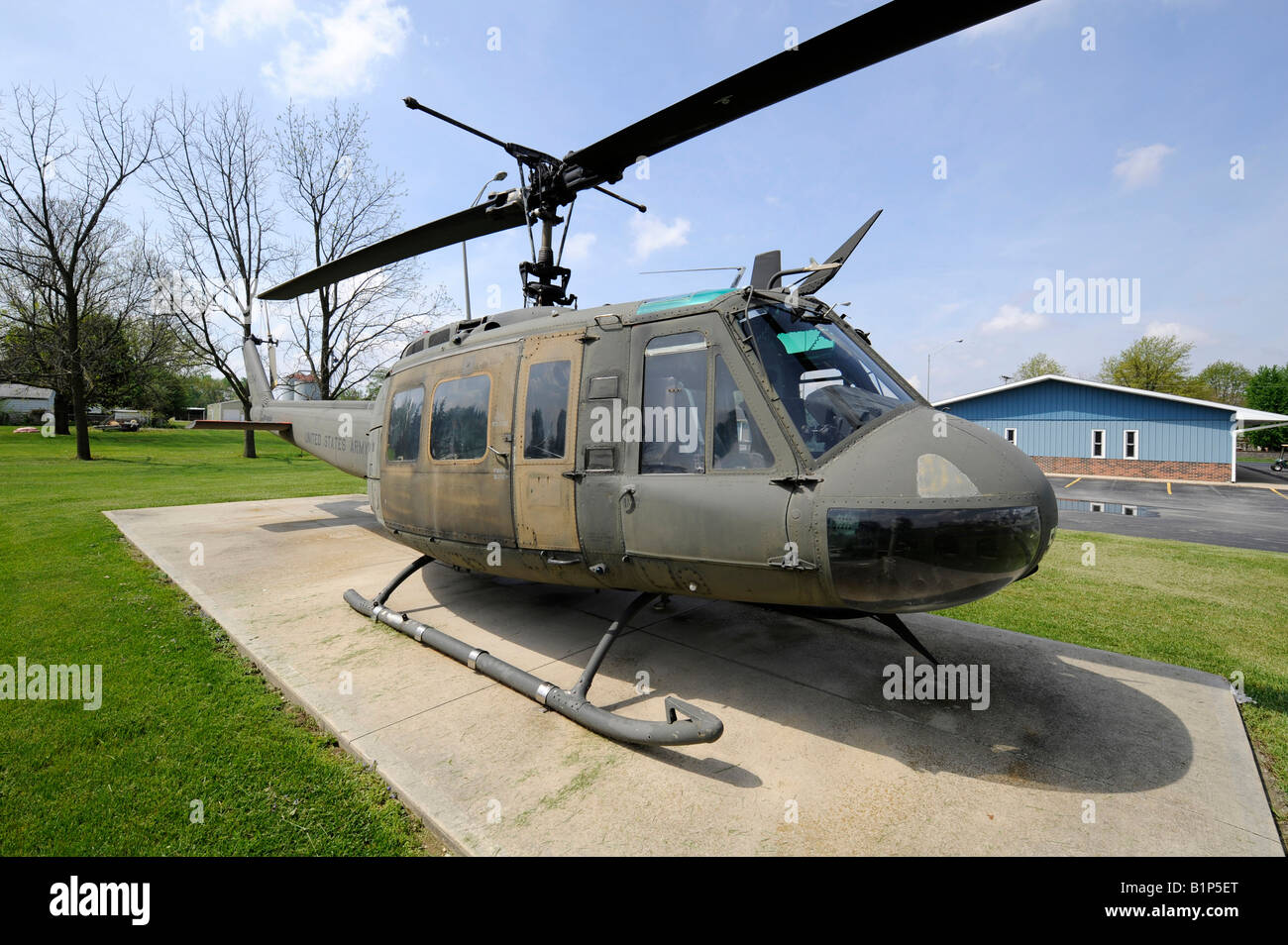 Il Viet Nam era Bell UH 1 Iroquois elicottero presso la American Legion Post 313 Fairmount Indiana IN Foto Stock