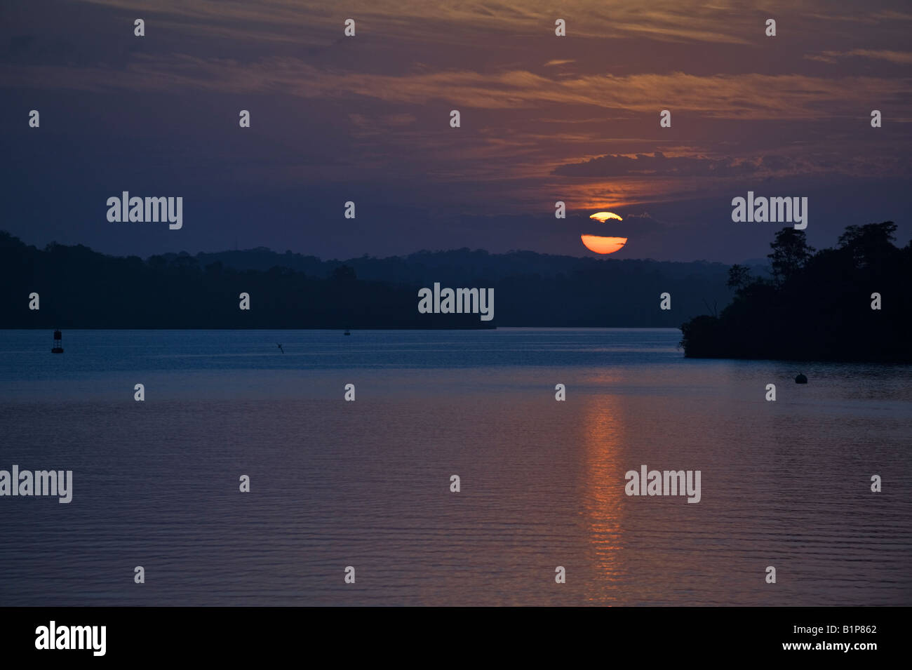 'Sunrise sul Lago di Gatun.". Foto Stock