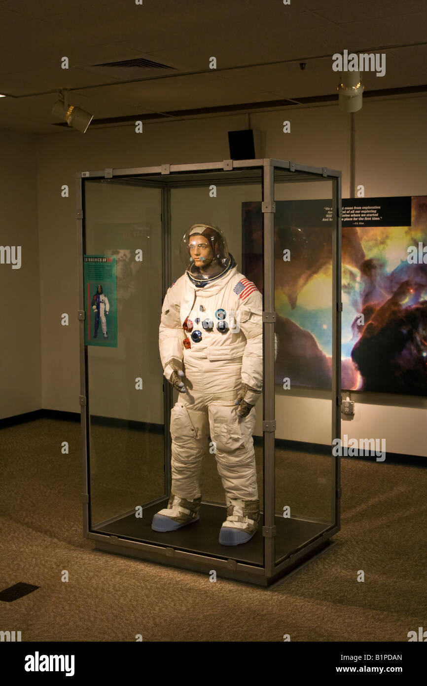Astronauta di visualizzazione di un vero astronauta della NASA Spacesuit presso il Kennedy Space Center di Cape Canaveral Florida USA Foto Stock