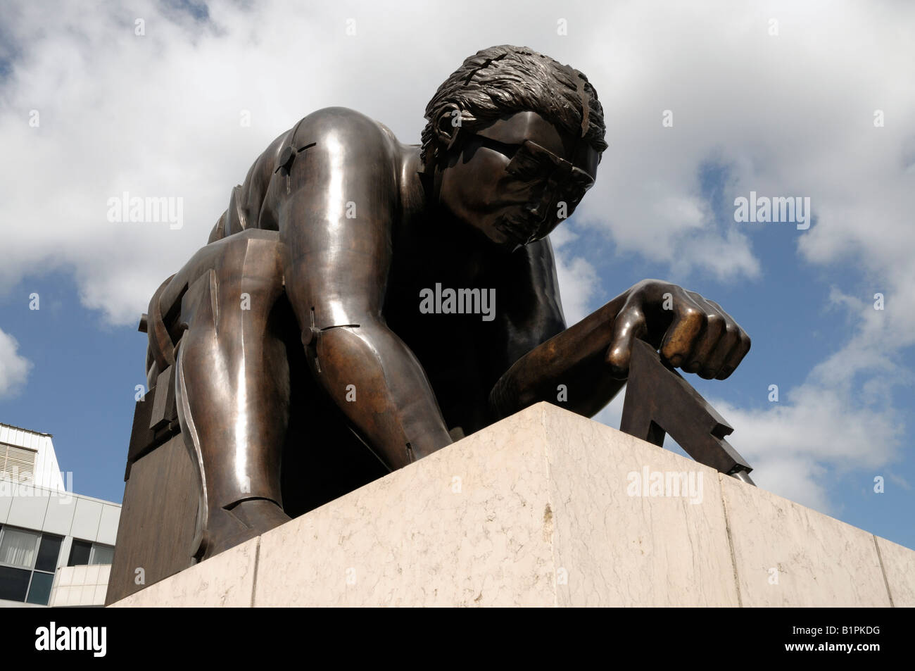 Isaac Newton statua British Library di Londra Inghilterra REGNO UNITO Foto Stock