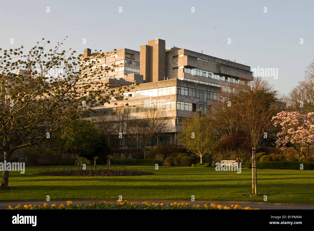 Università di Cardiff Biosciences edificio precedentemente noto come edificio biomedica e giardini Alexandra Foto Stock