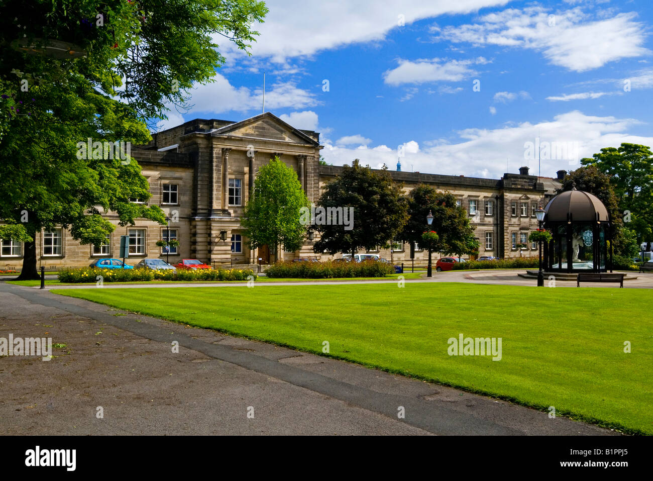 Vista di Harrogate Town Hall nel North Yorkshire England Regno Unito Foto Stock