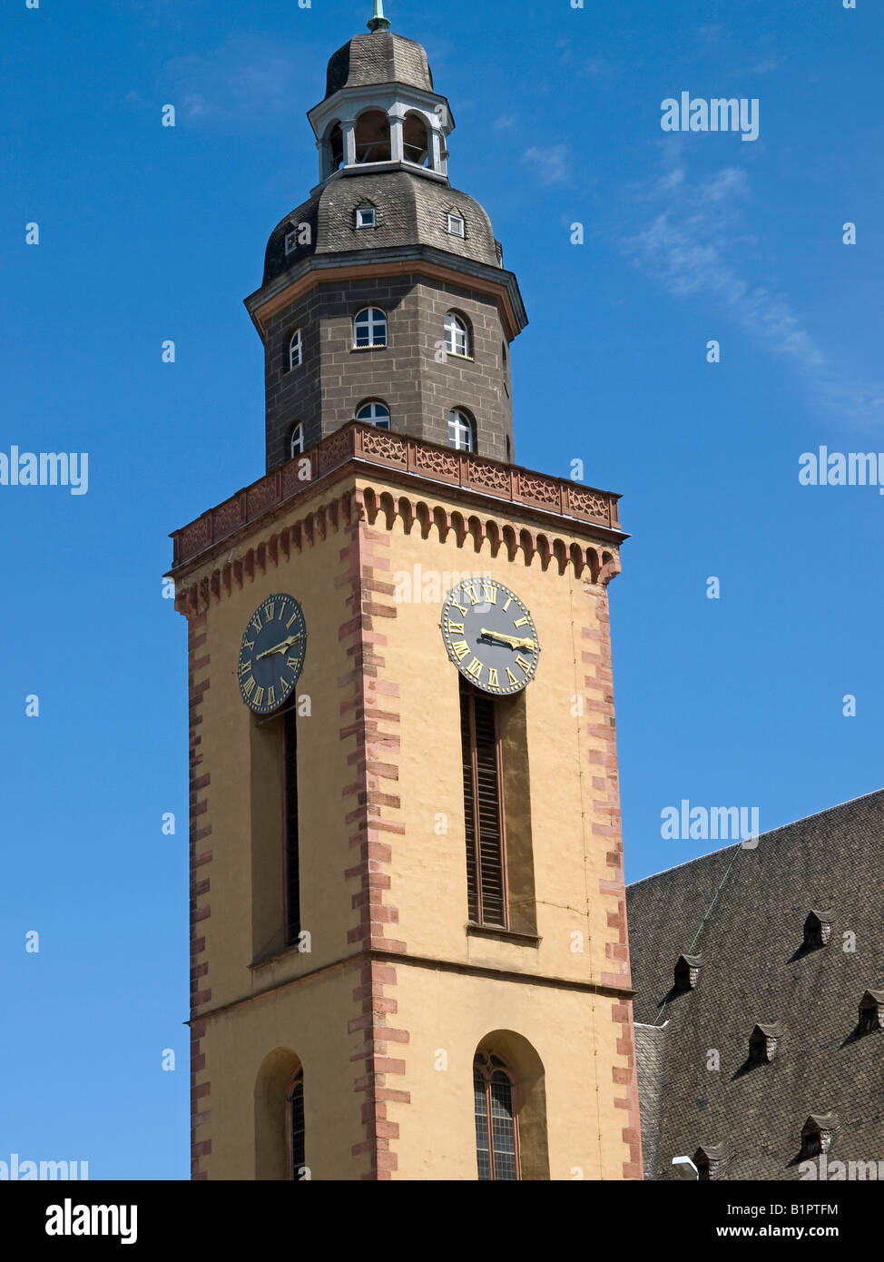 Il bel campanile Torre di Katharinenkirche chiesa di Santa Caterina Frankfurt am Main Hesse Germania Foto Stock