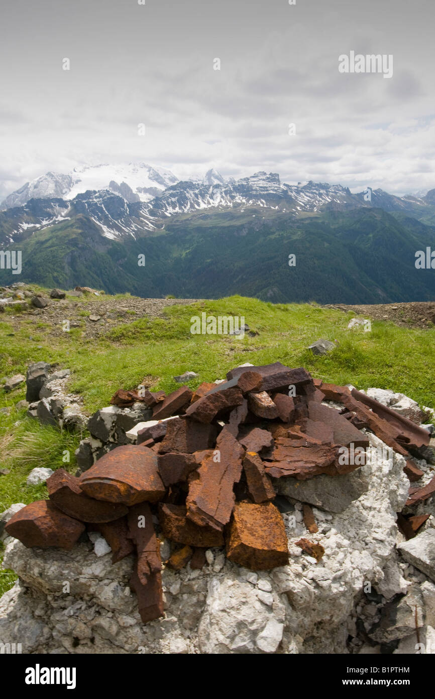 Prima Guerra Mondiale i detriti sul Col de Lana vicino a Arabba Dolomiti italiane Foto Stock