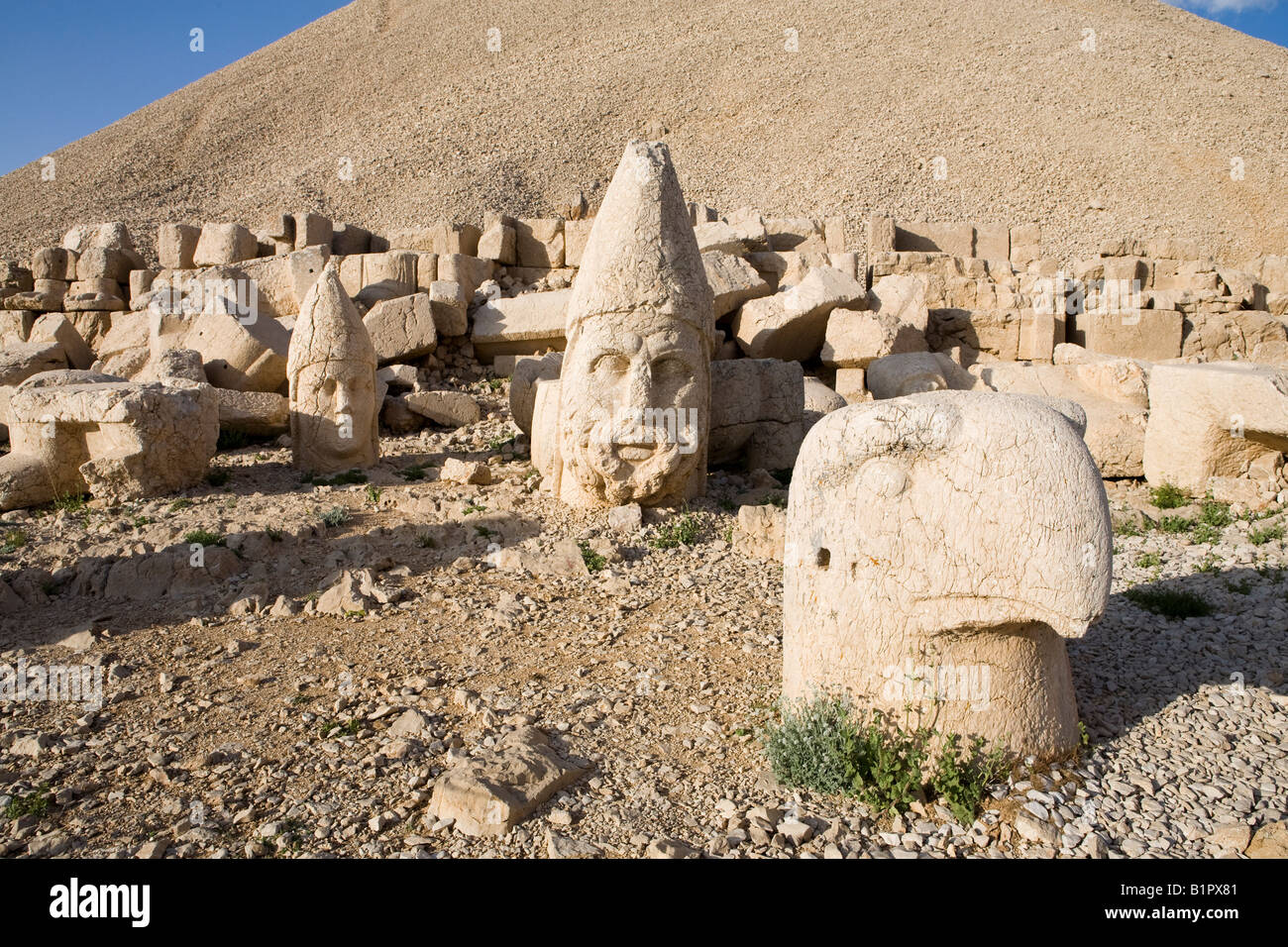 Teste colossali al vertice del monte Nemrut (Nemrut Dag) Nemrut Parco Nazionale di Anatolia orientale della Turchia Foto Stock