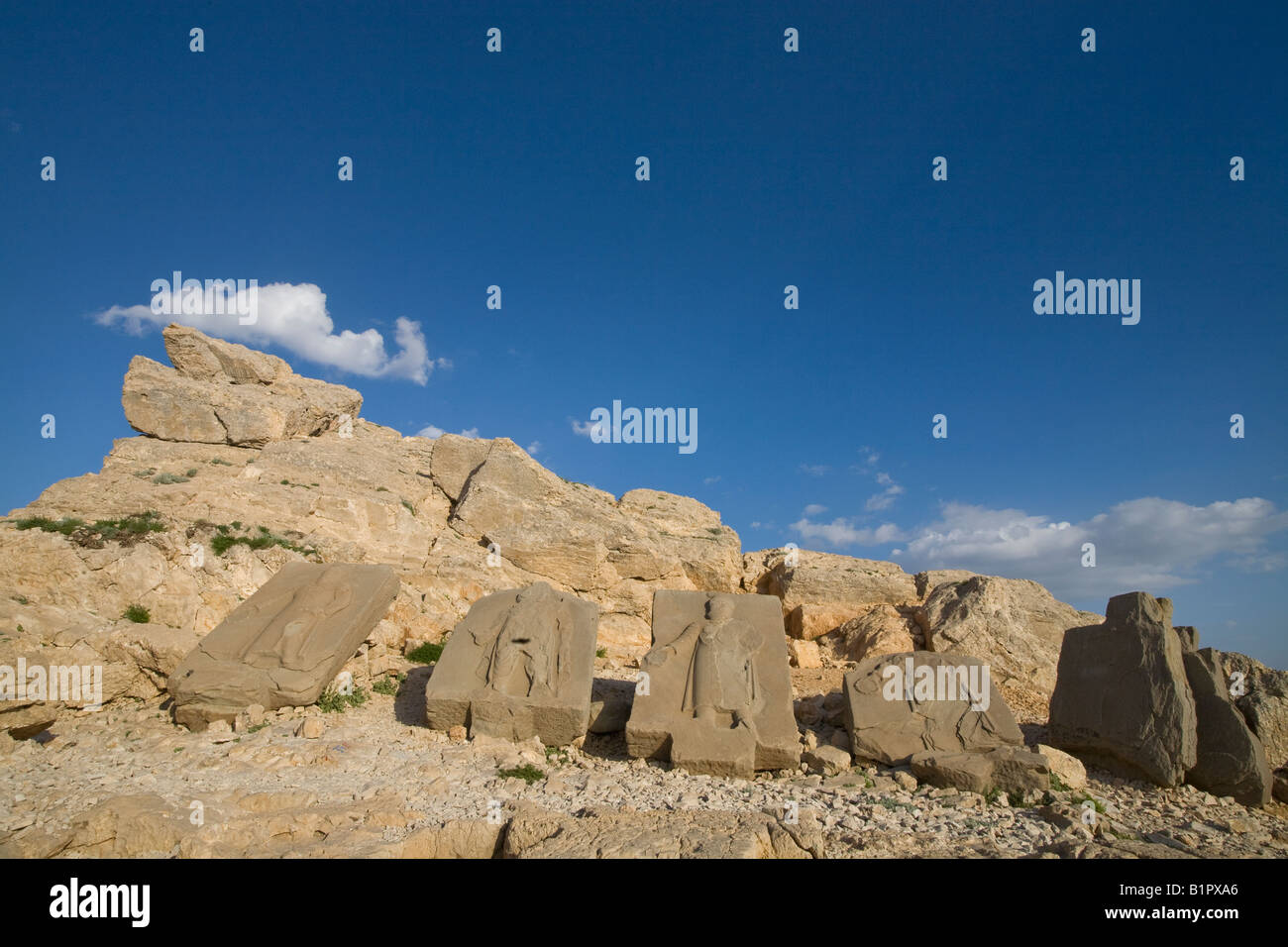 Rilievi al vertice del monte Nemrut (Nemrut Dag) Nemrut Parco Nazionale di Anatolia orientale della Turchia Foto Stock