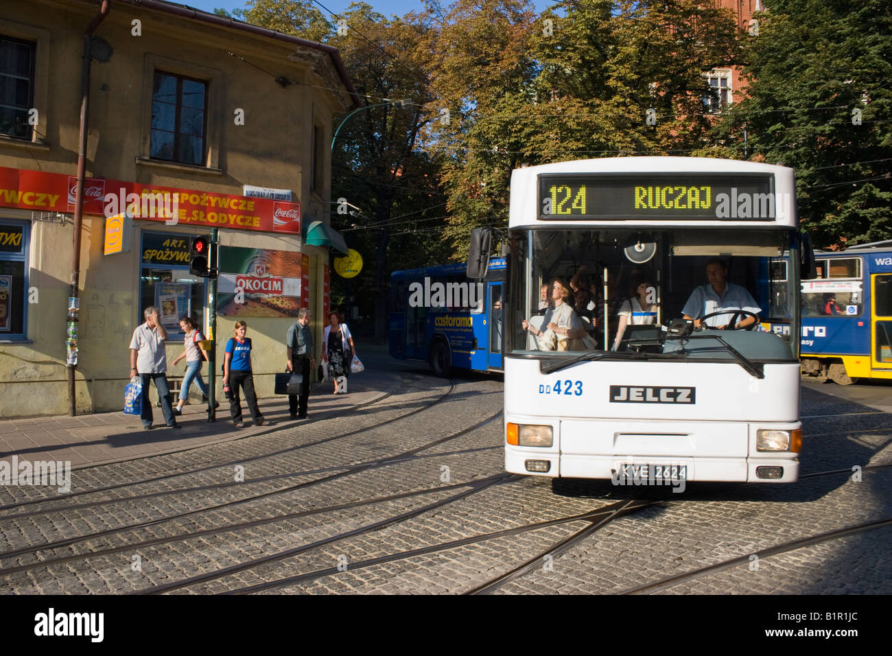 Bus bianco diventa corner a Cracovia Foto Stock