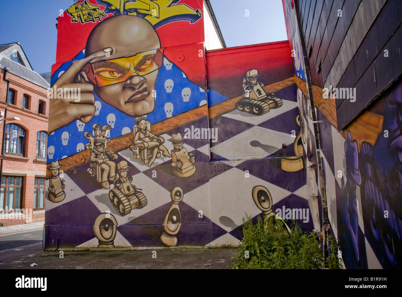 Un murale è dipinta su un edificio in un parcheggio Robert street Brighton Foto Stock