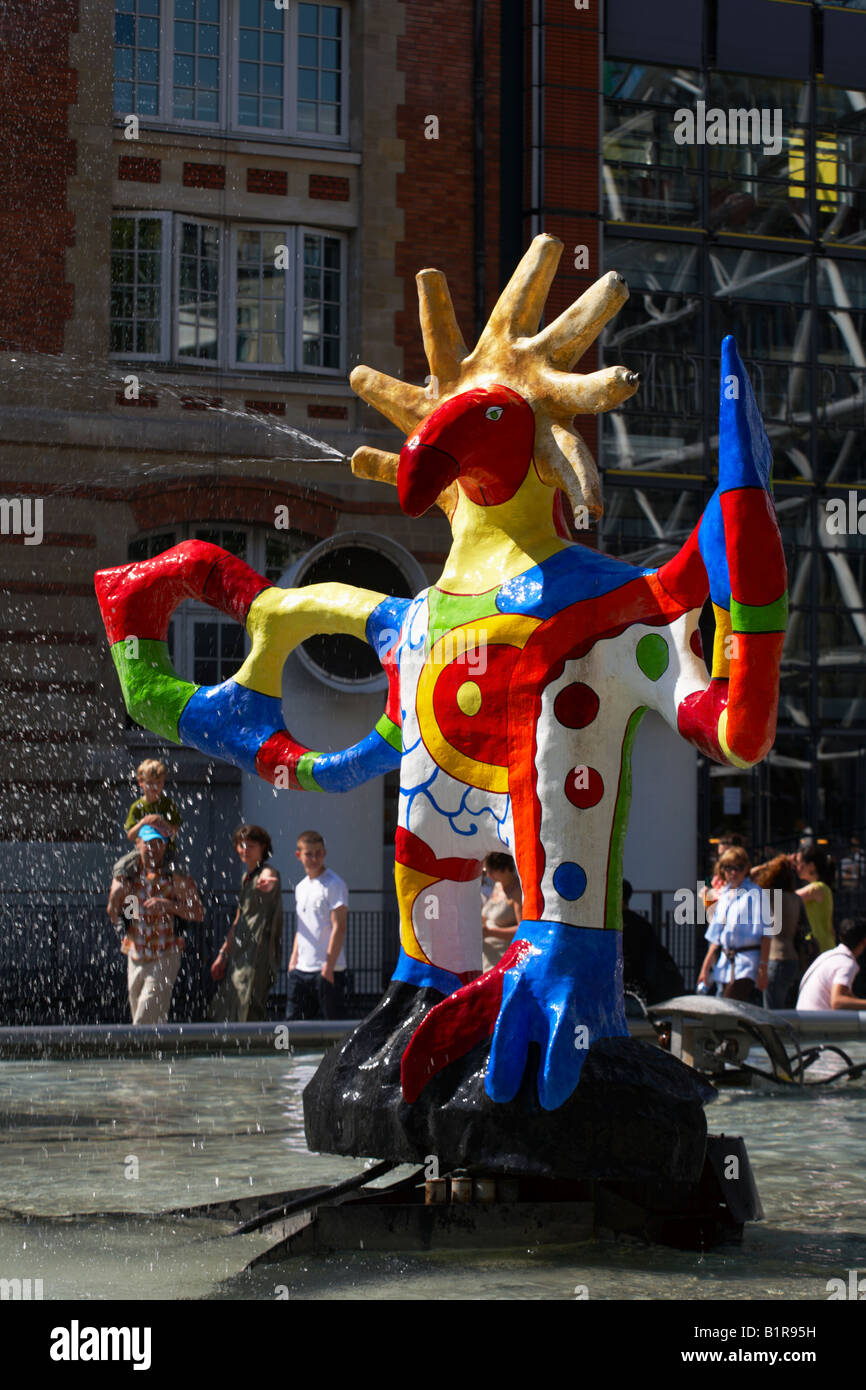 L Oiseau de Feu o firebird dalla Fontana Stravinsky Parigi Francia Foto Stock