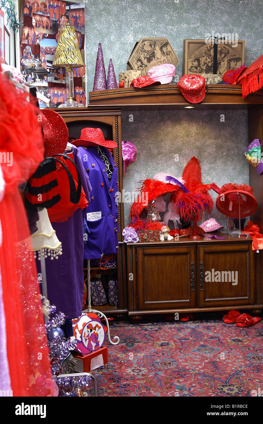 Display negozio di catering per le signore della Red Hat Society Foto Stock