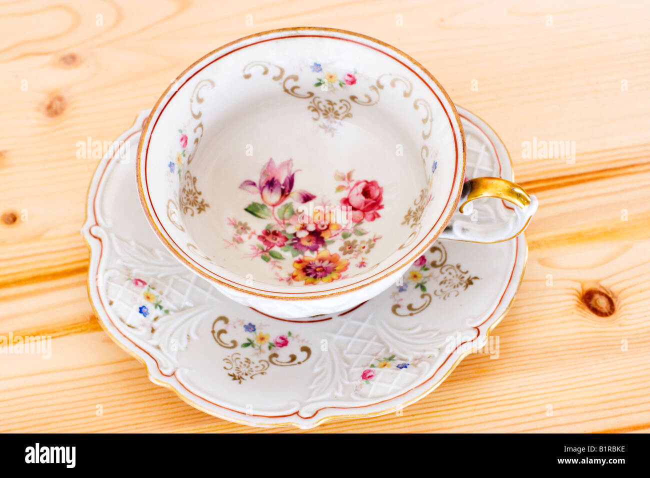 Antica coppa floreale Foto Stock