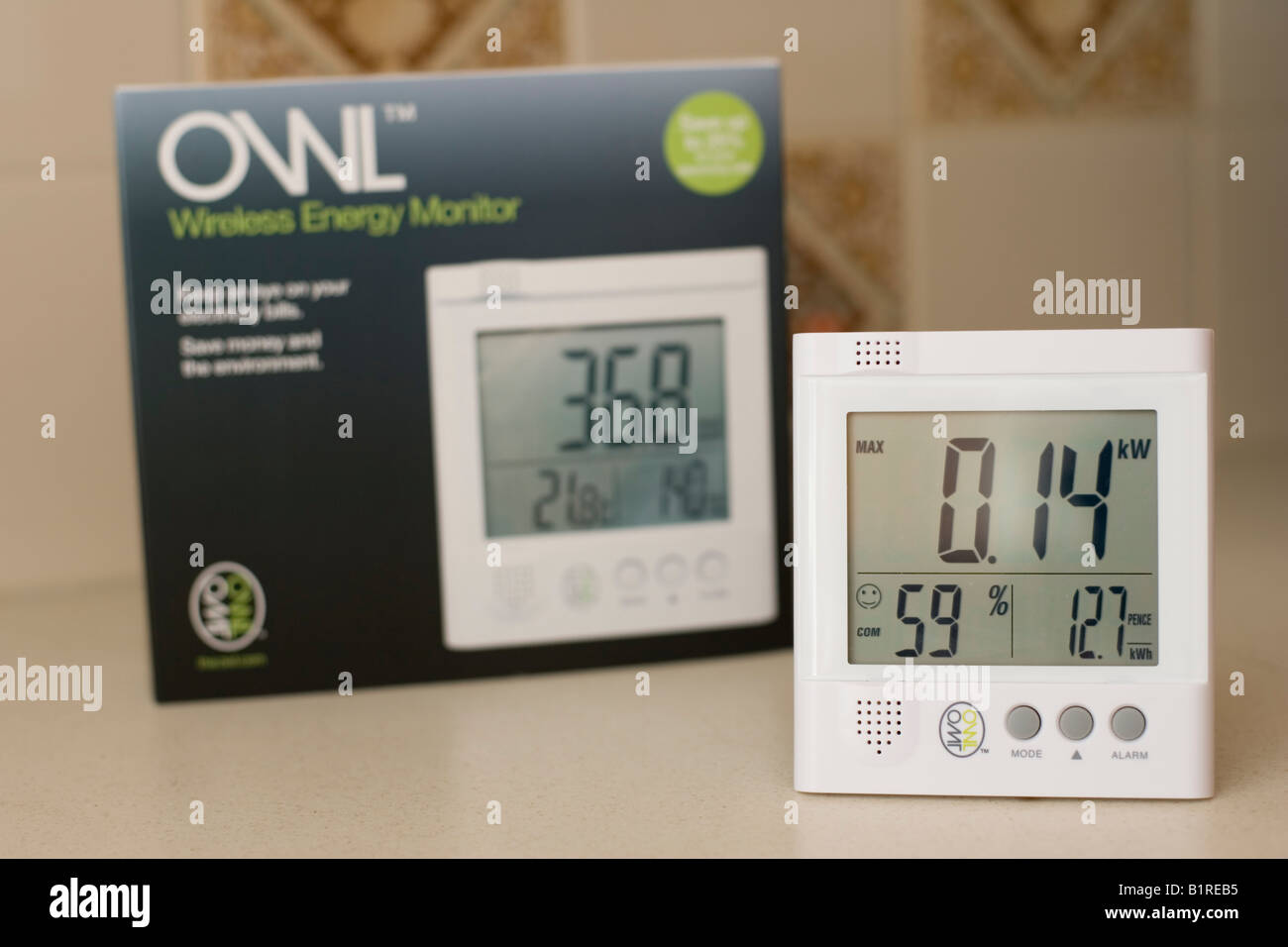 Owl energy monitor che misura il consumo di energia elettrica UK Foto Stock