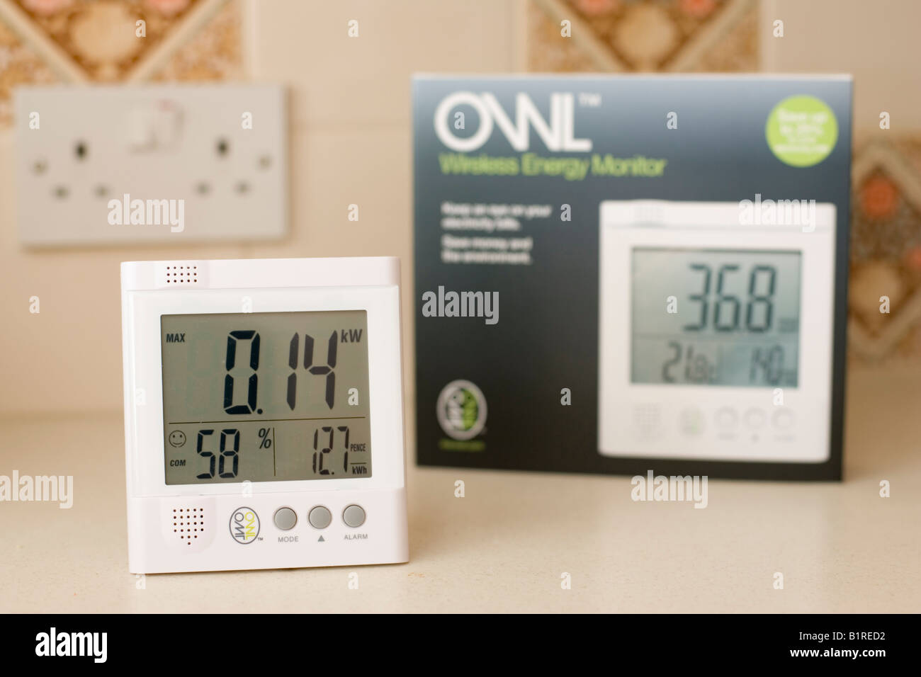 Owl energy monitor che misura il consumo di energia elettrica UK Foto Stock