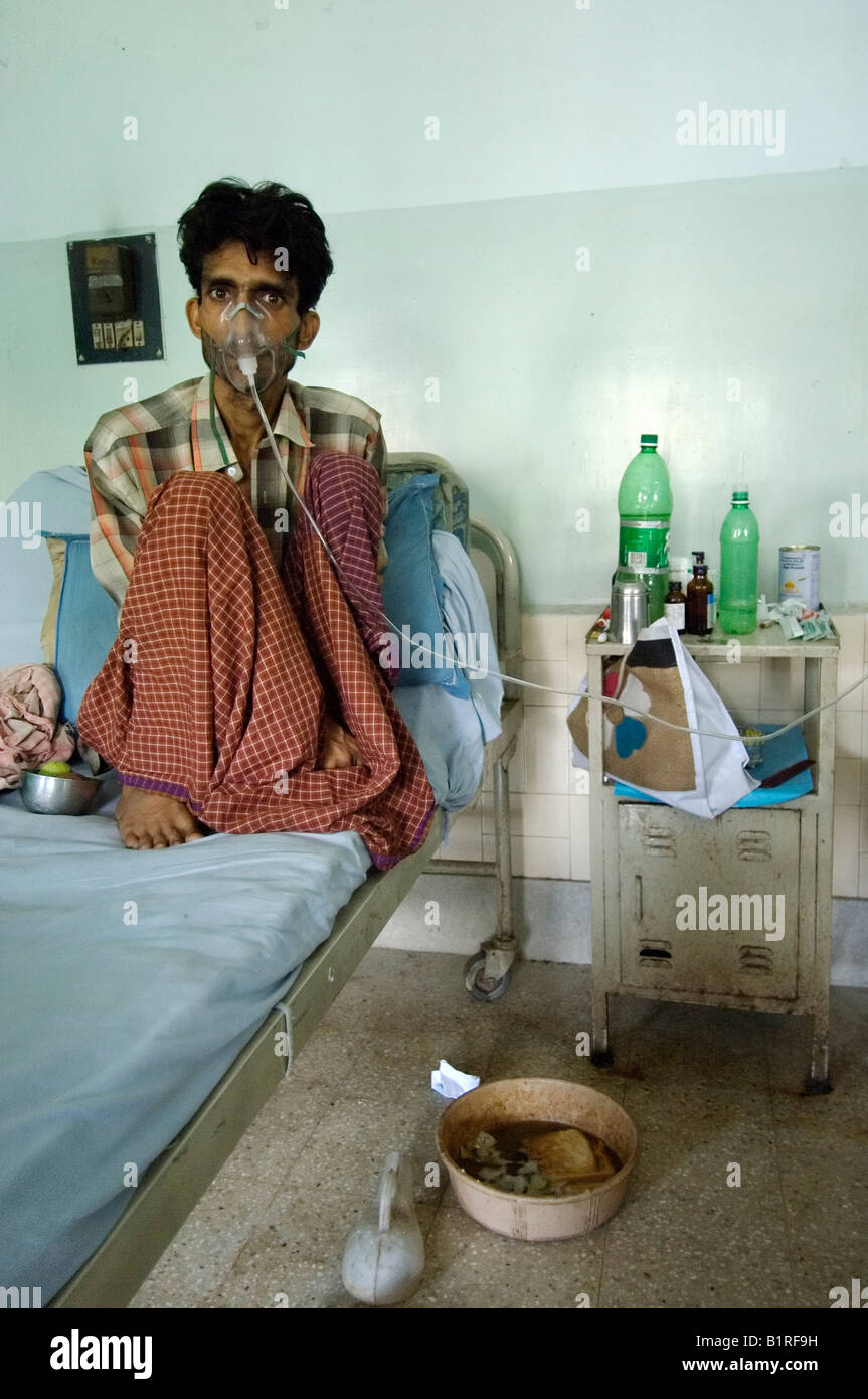 Kishan Chowdhary, 38 TB, il paziente in pericolo di vita la malattia, quella di Howrah, Hooghly, West Bengal, India Foto Stock