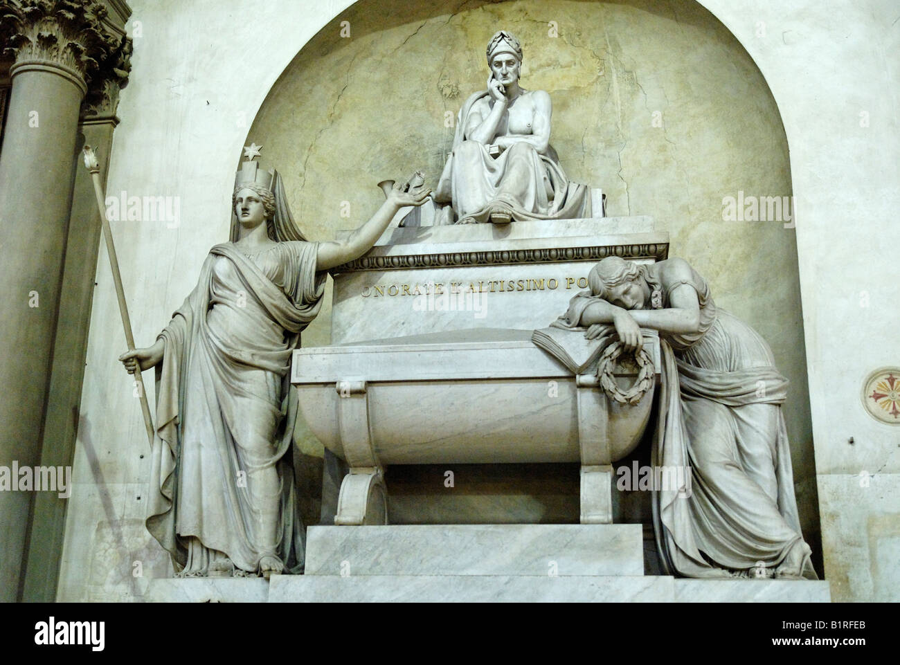 Tomba di Dante Allighieri nella chiesa di Santa Croce, Firenze, Sito Patrimonio Mondiale dell'UNESCO, Toscana, Italia, Europa Foto Stock