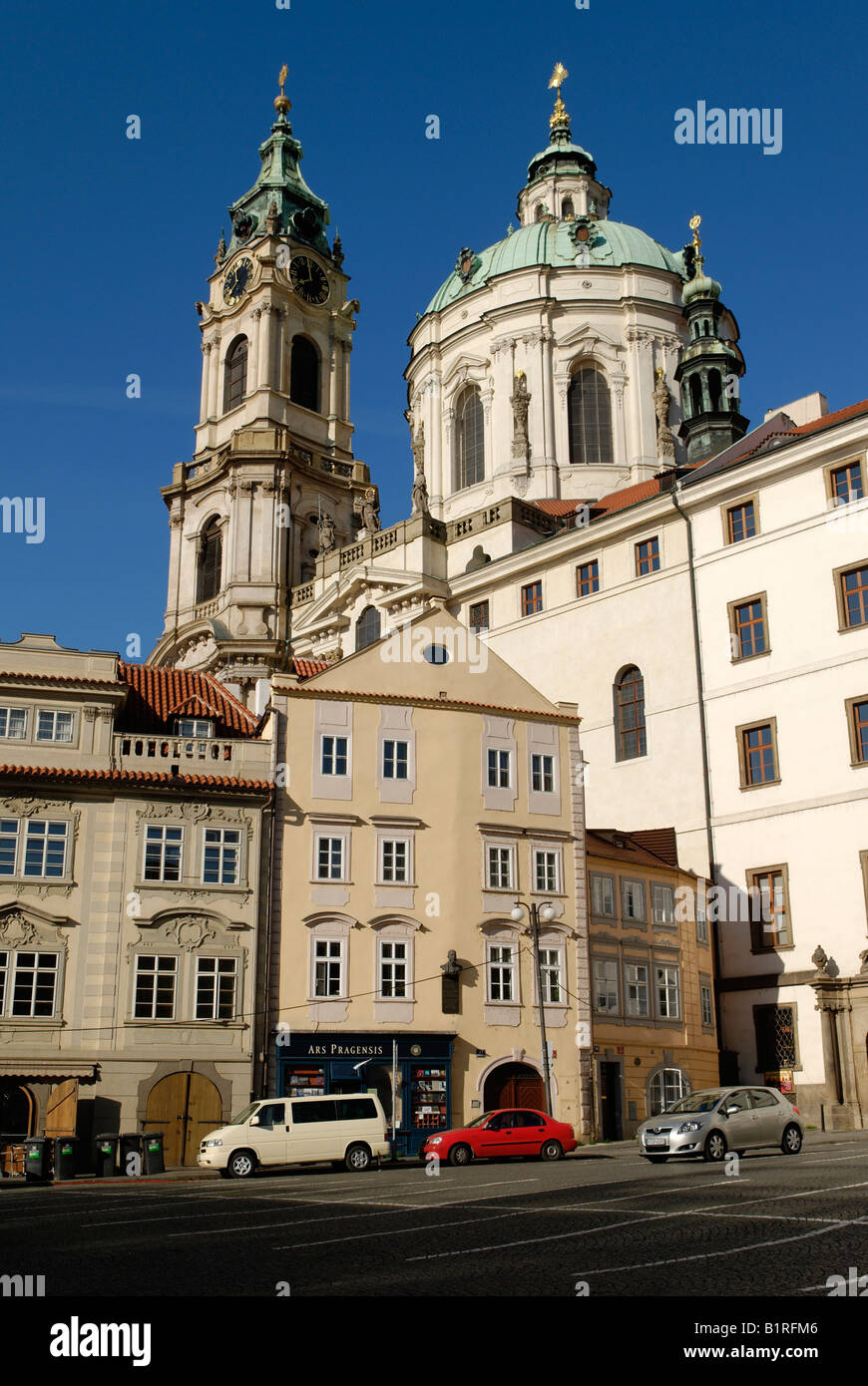 St Nicholas' chiesa sulla Malostranské náměstí, Lesser Town Square, Malá Strana, Sito Patrimonio Mondiale dell'UNESCO, Praga, Repubblica Ceca Republi Foto Stock