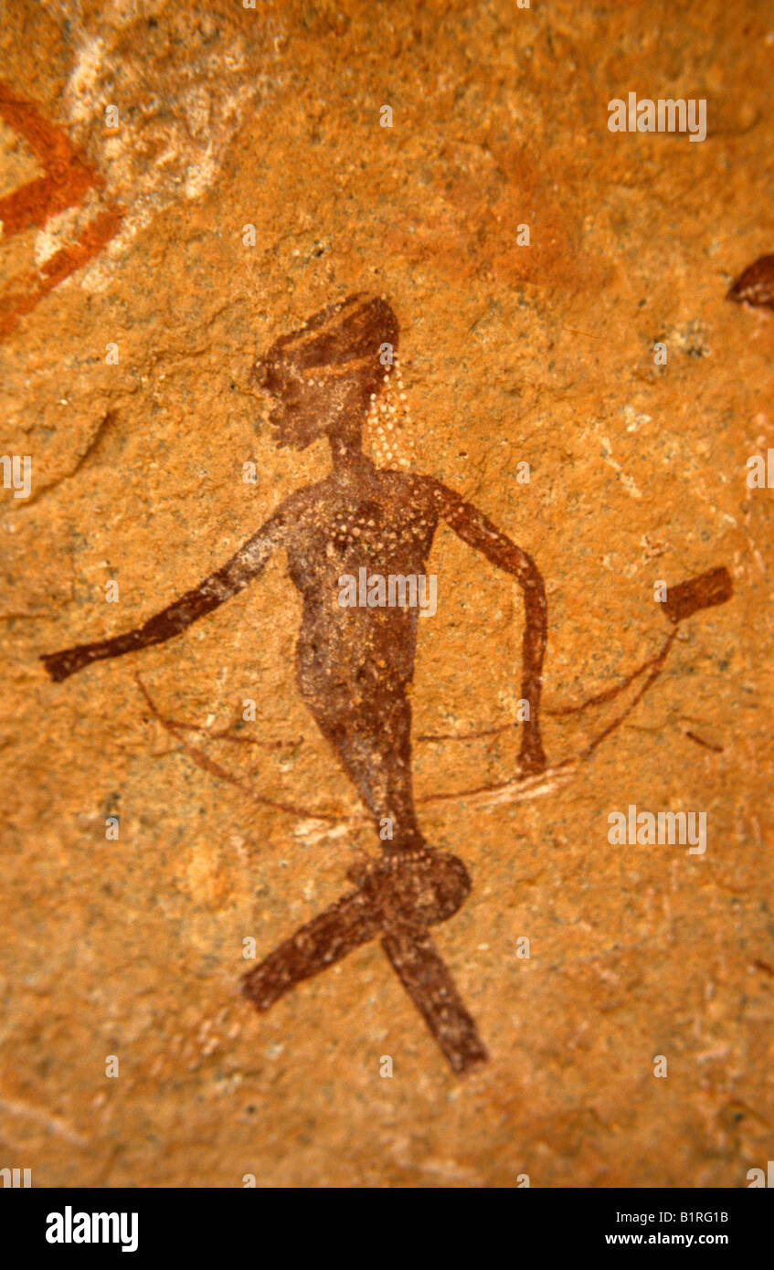 Pittogramma, le pitture rupestri di una donna che indossa un copricapo fatto di uova di struzzo, Brandberg, Namibia, Africa Foto Stock