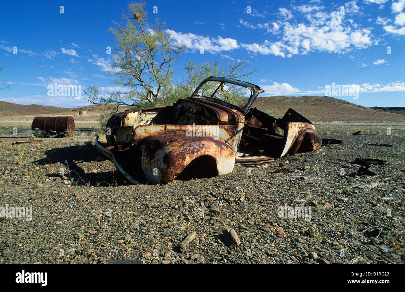 Auto rottamata vicino Uis, Namibia, Africa Foto Stock