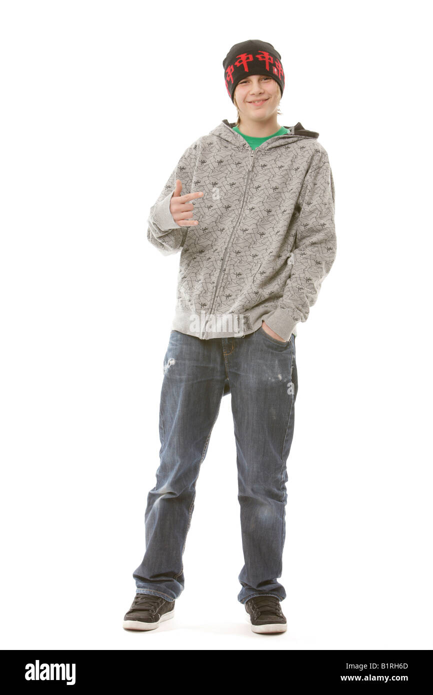13-anno-vecchio ragazzo che indossa un abito fresco Foto Stock