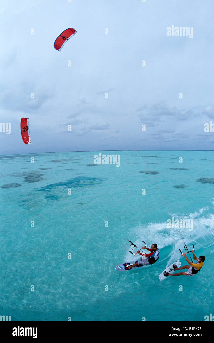 Il kite surf, Olhuveli, Atollo Sud, Maldive Foto Stock