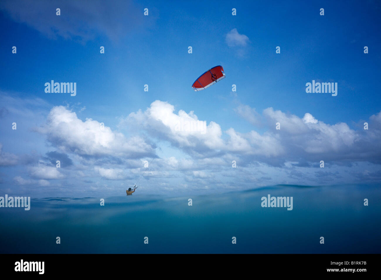 Il kite surf, Olhuveli, Atollo Sud, Maldive Foto Stock
