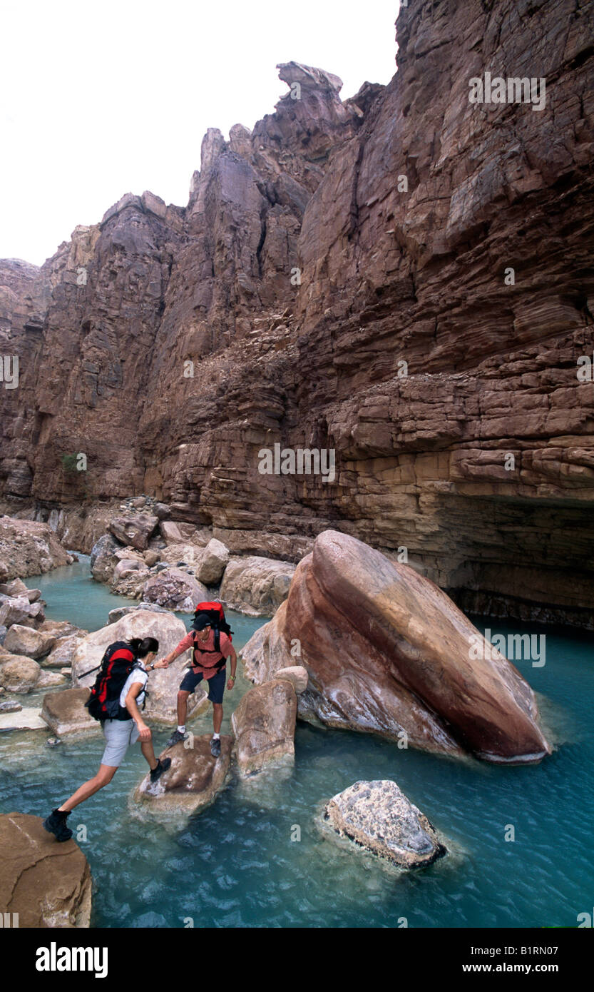 Il trekking canyoning, Wadi Mujib, Giordania Foto stock - Alamy