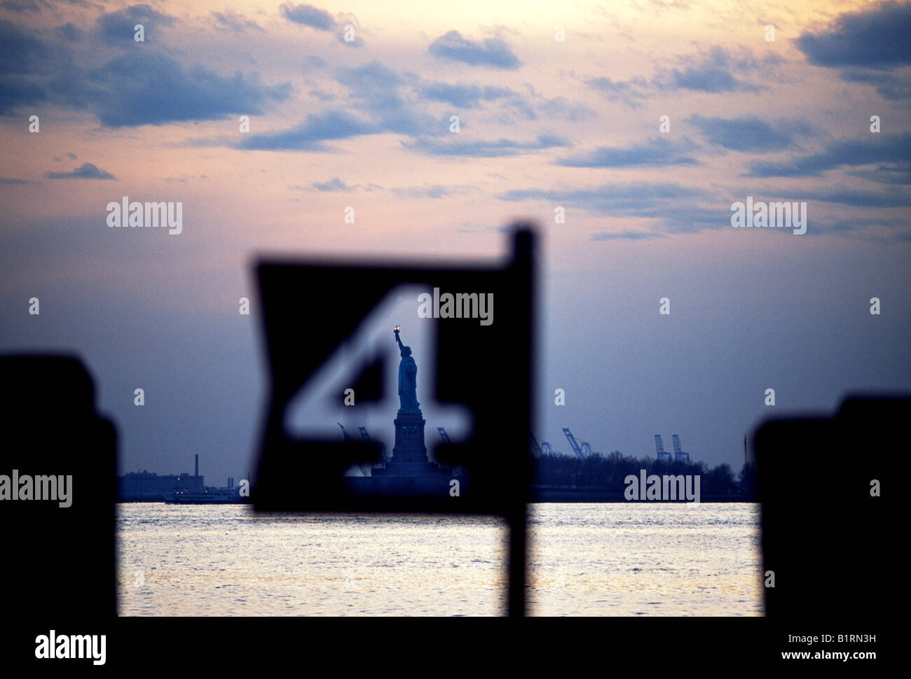 Docks, Manhattan, Statua della Libertà di New York City, Stati Uniti d'America, America del Nord Foto Stock