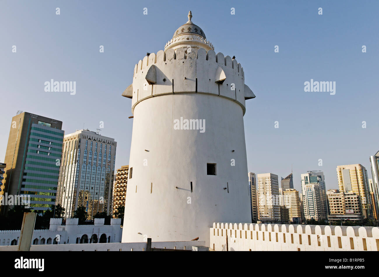 Il vecchio forte e le Qasr al Hosn Museum, citta' di Abu Dhabi, Emirat Abu Dhabi, Emirati Arabi Uniti, Asia Foto Stock