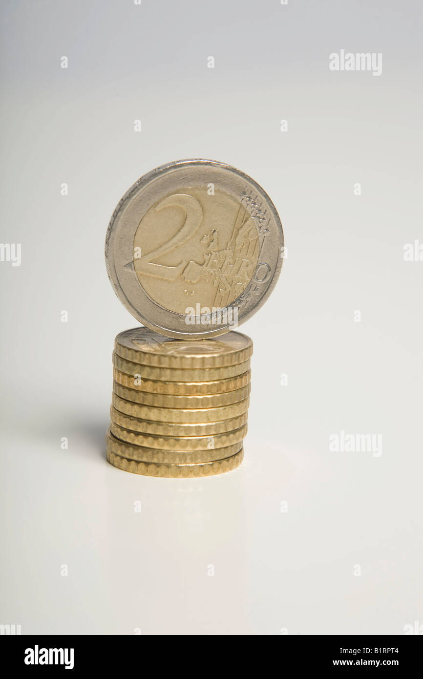 Impilati monete metalliche in euro Foto Stock