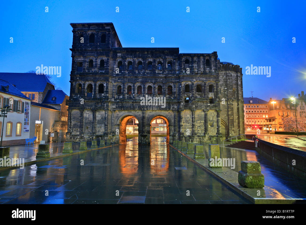 Porta Nigra, romano ex black city gate, Sito Patrimonio Mondiale dell'UNESCO, un punto di riferimento della città romana di Treviri, Renania-Palatinato, Foto Stock