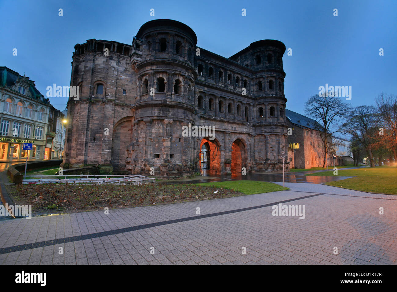 Porta Nigra, romano ex black city gate, Sito Patrimonio Mondiale dell'UNESCO, un punto di riferimento della città romana di Treviri, Renania-Palatinato, Foto Stock