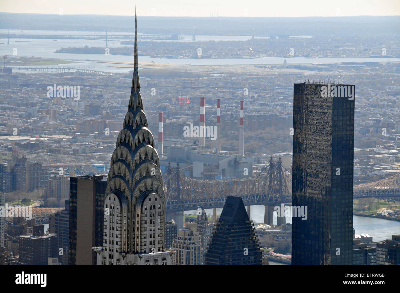 Chrysler Building e il mondo Trump Tower, foto scattata dall'Empire State Building, Manhattan, New York City, Stati Uniti d'America Foto Stock