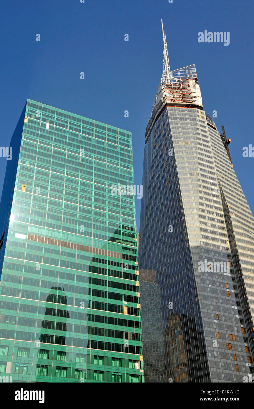 Verizon edificio sulla sinistra, Home Box Office edificio sulla destra, Manhattan, New York City, Stati Uniti d'America Foto Stock