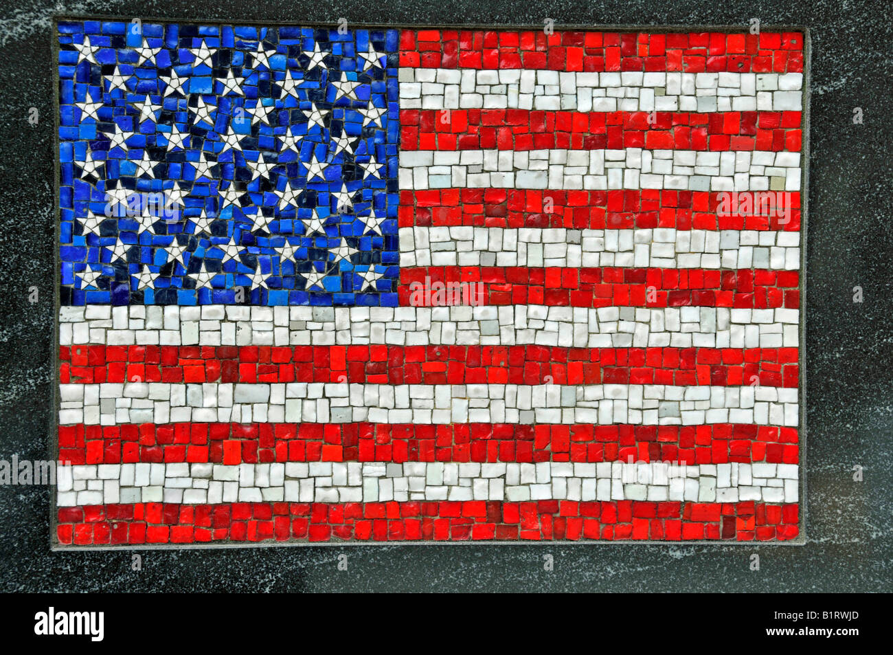 Mosaico della bandiera statunitense, monumento, il Soldato universale, Battery Park, il Quartiere Finanziario di Manhattan, New York City, Stati Uniti d'America Foto Stock