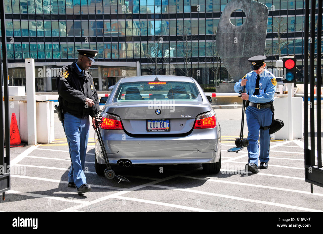 Il controllo di sicurezza, la sede delle Nazioni Unite, Manhattan, New York City, Stati Uniti d'America Foto Stock