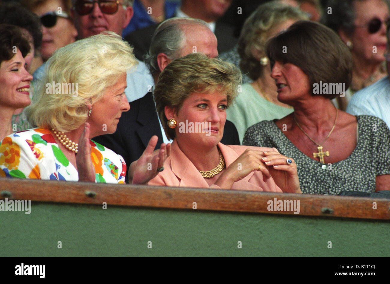 Diana Principessa del Galles al Wimbledon Tennis Championships con sua madre Frances Shand Kydd. 4 luglio 1993. Principessa Diana Wimbledon Royal Box Foto Stock