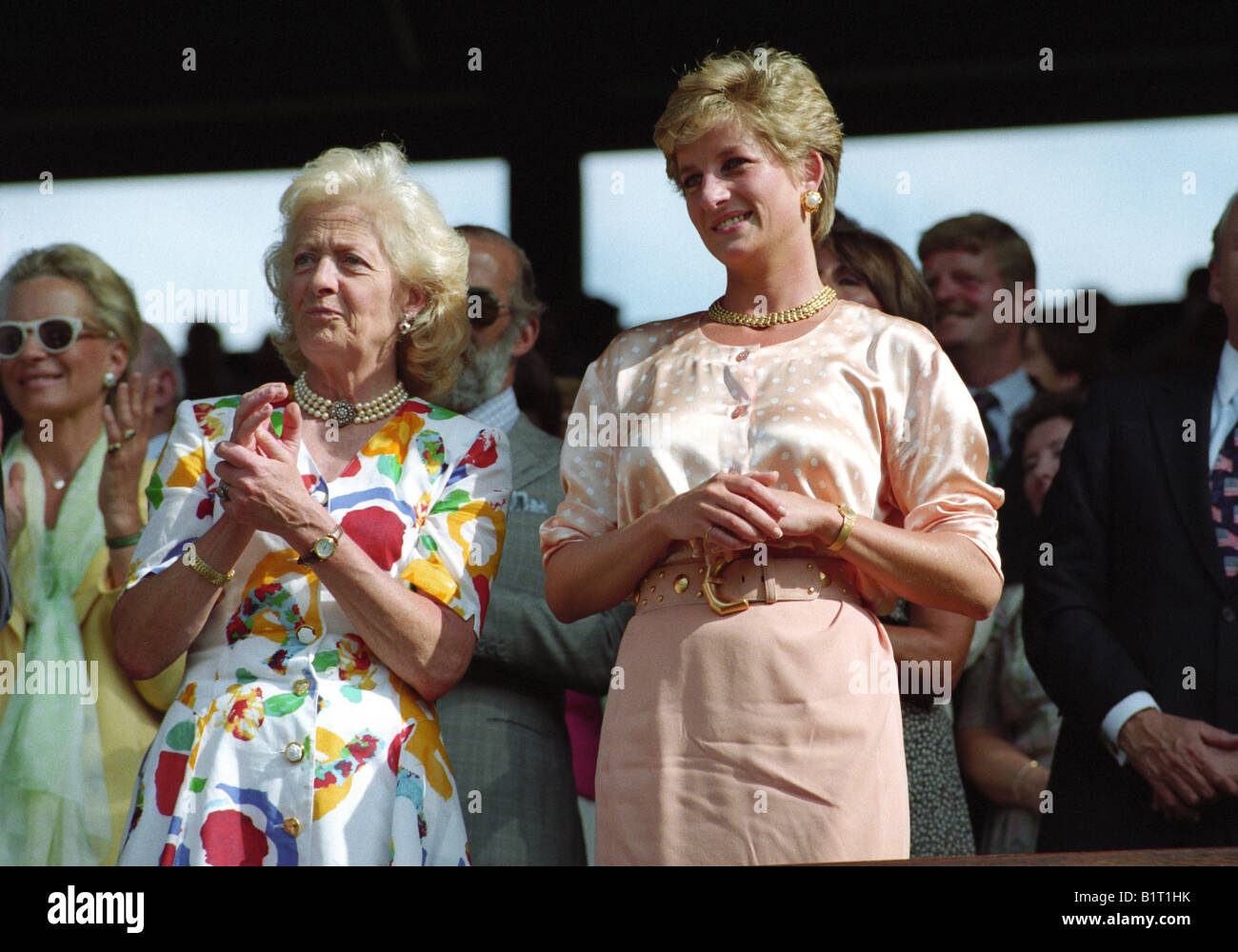 Diana Principessa del Galles al Wimbledon Tennis Championships con sua madre Frances Shand Kydd. 4 luglio 1993. Principessa Diana Wimbledon Royal Box Foto Stock