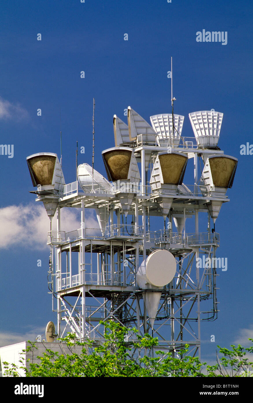 Forno a microonde la torre di trasmissione vicino al centro cittadino di Portland Oregon Foto Stock