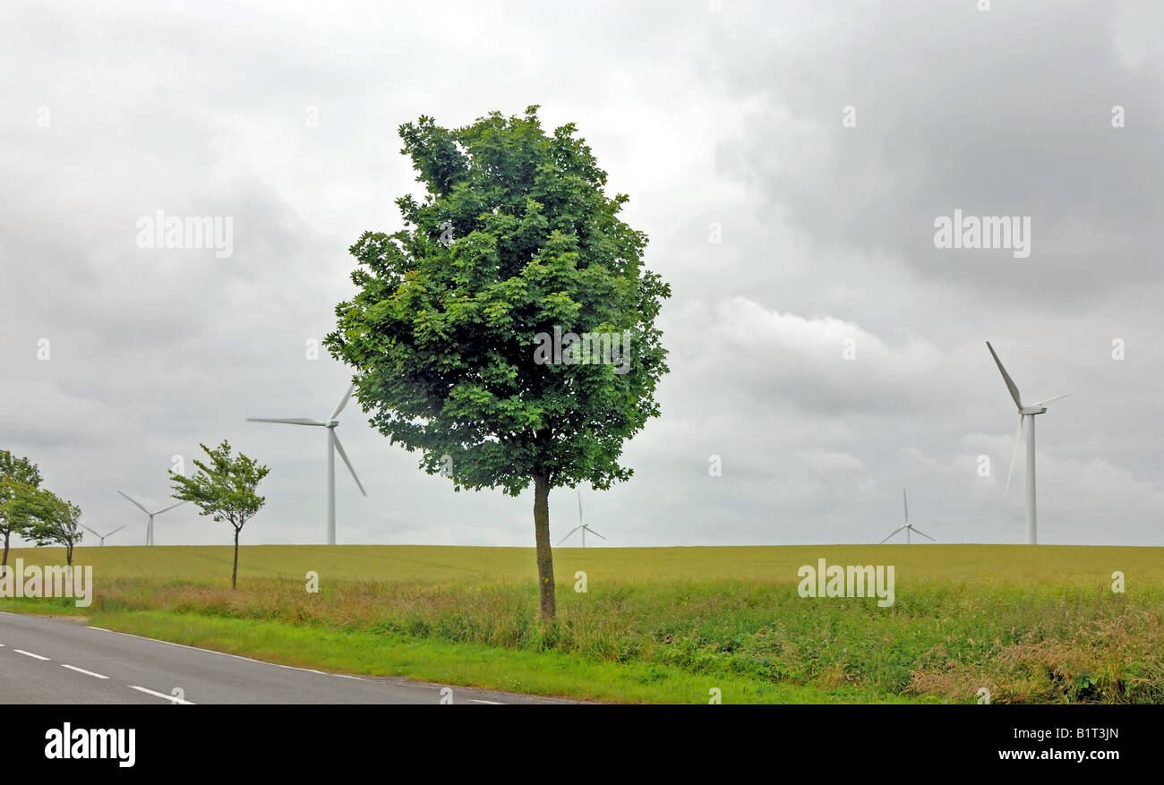 Sei Turbine eoliche vicino Auxi le Chateau Foto Stock