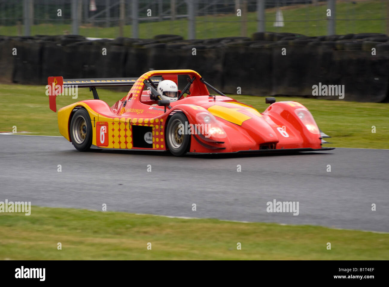 Una V de V REGNO UNITO radicale Sport SRS Race Car in Avenue ad Oulton Park Motor Racing circuito Cheshire England Regno Unito Regno Unito Foto Stock