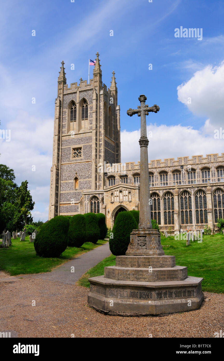 Chiesa della Santa Trinità e Memoriale di guerra Long Melford Inghilterra Suffolk REGNO UNITO Foto Stock