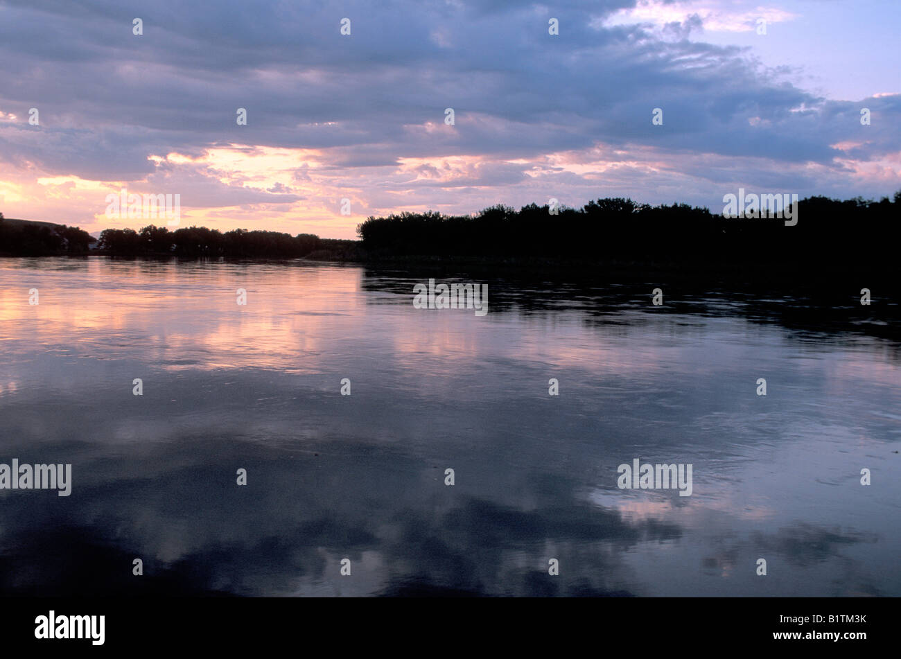 Alba sul fiume Missouri a Coalbanks atterraggio una Lewis e Clark campeggio nel Montana. Fotografia Foto Stock