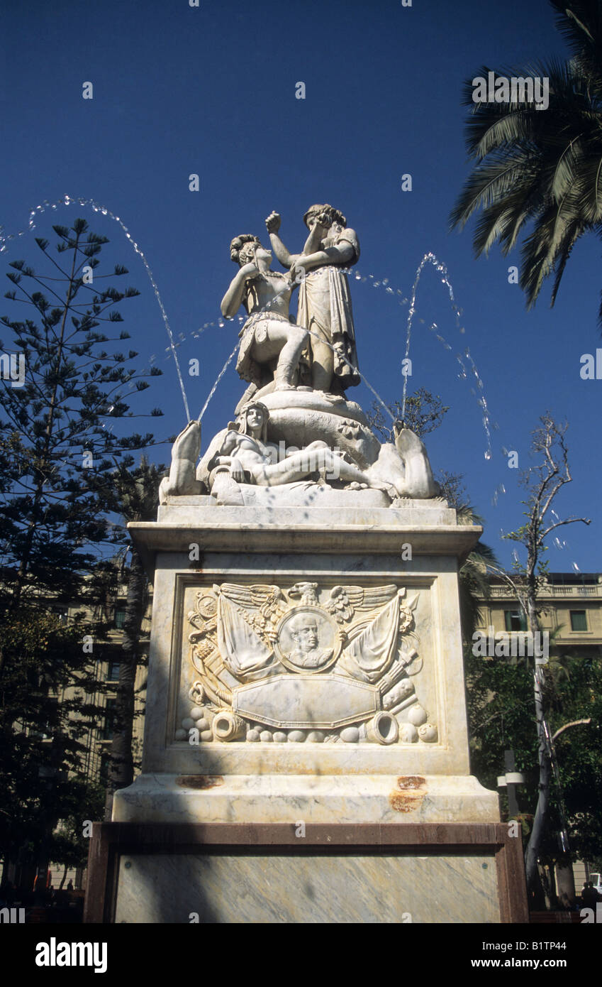 Monumento alla libertà americana / Monumento a la Libertad americana dello scultore italiano Francesco Orselino, Plaza de Armas, Santiago, Cile Foto Stock