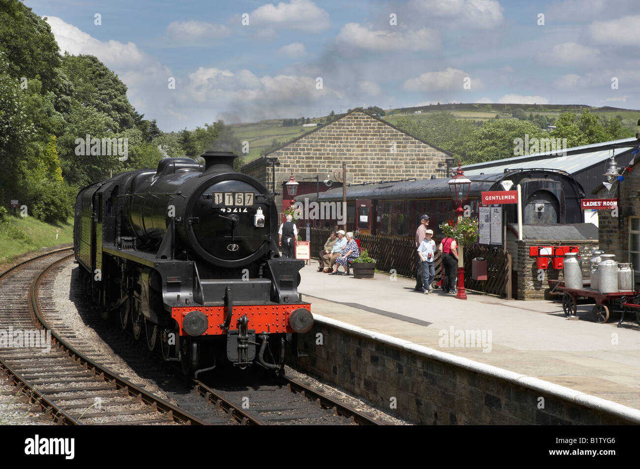 Stazione OXENHOPE KEIGHLEY e vale la pena di VALLEY Steam Railway estate YORKSHIRE England Regno Unito Regno Unito Foto Stock